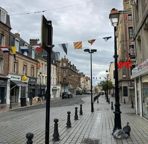 Les Volets Bleus Honfleur